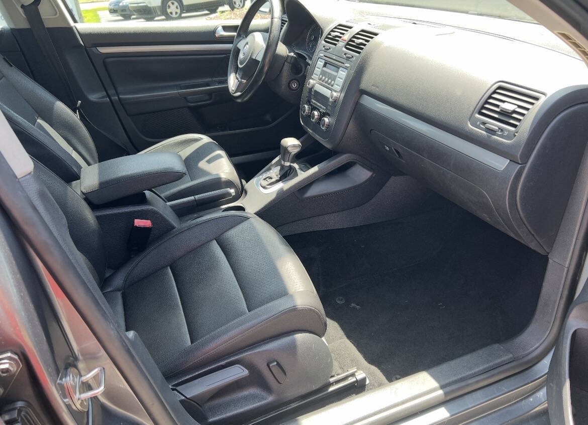 Used 2010 Volkswagen Jetta SE FWD image 10