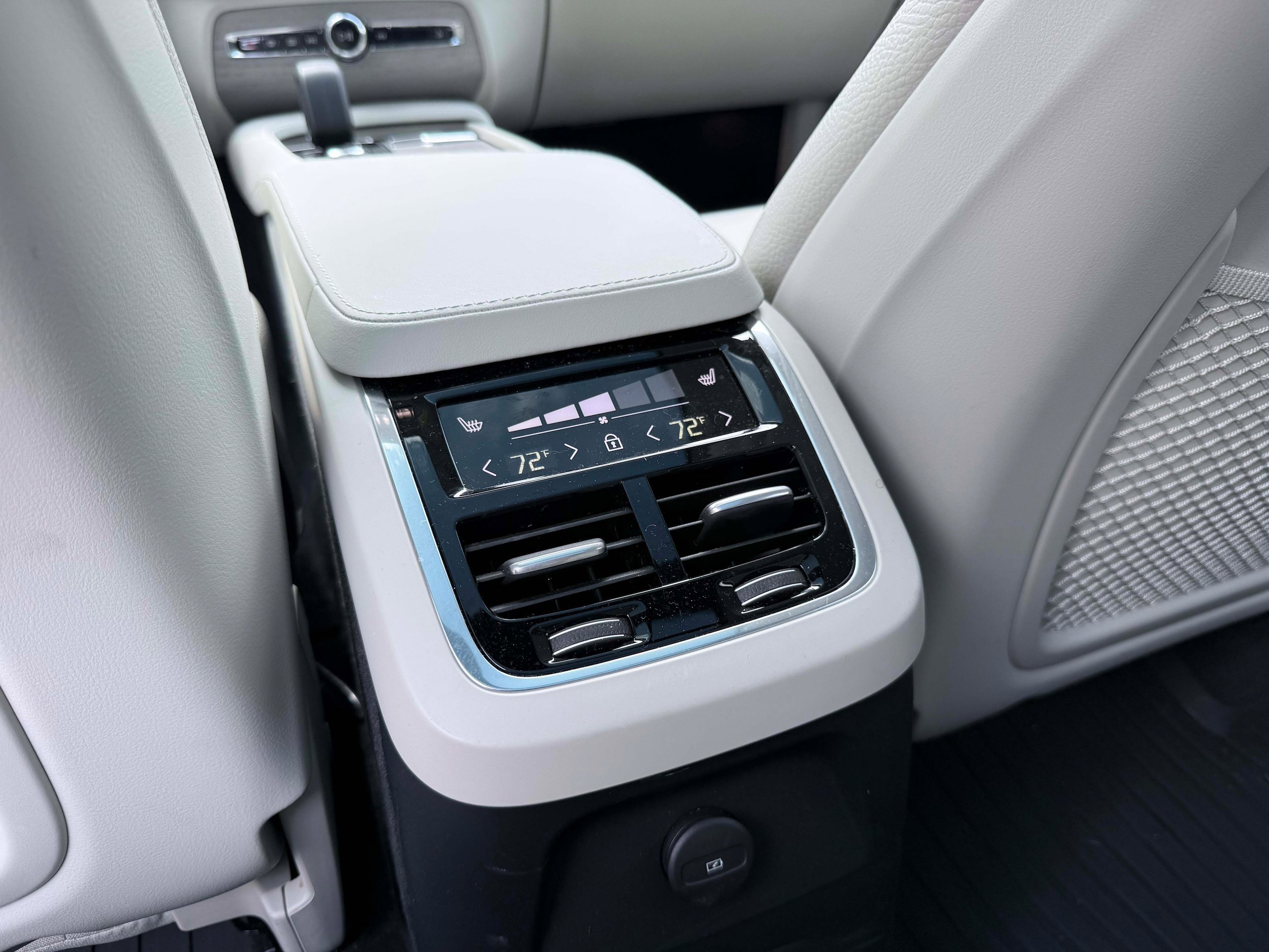 Certified 2024 Volvo XC90 T8 Plus w/ Protection Package AWD/4WD image 15