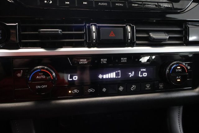 Used 2025 Nissan Pathfinder SL AWD/4WD image 18