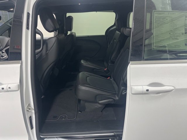 New 2025 Chrysler Voyager LX image 31