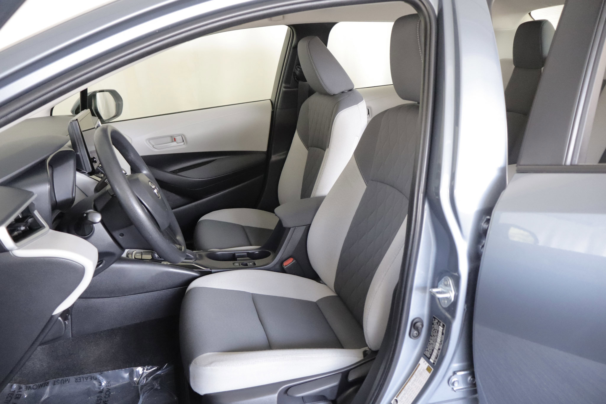 Used 2023 Toyota Corolla LE image 8