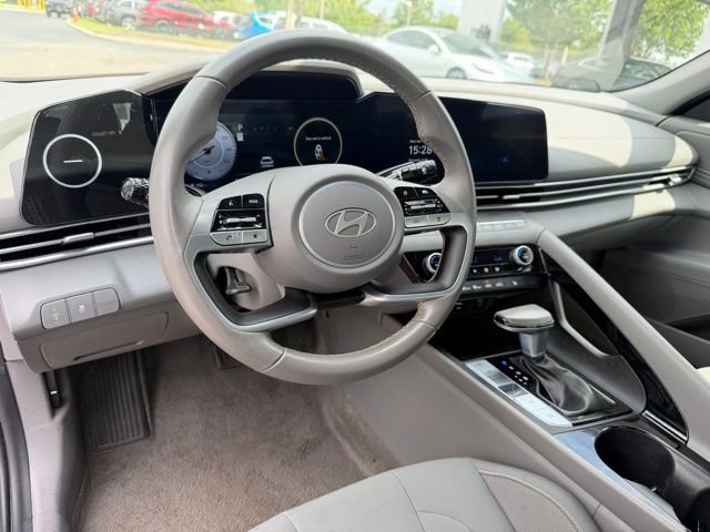 Used 2025 Hyundai Elantra SEL FWD image 12