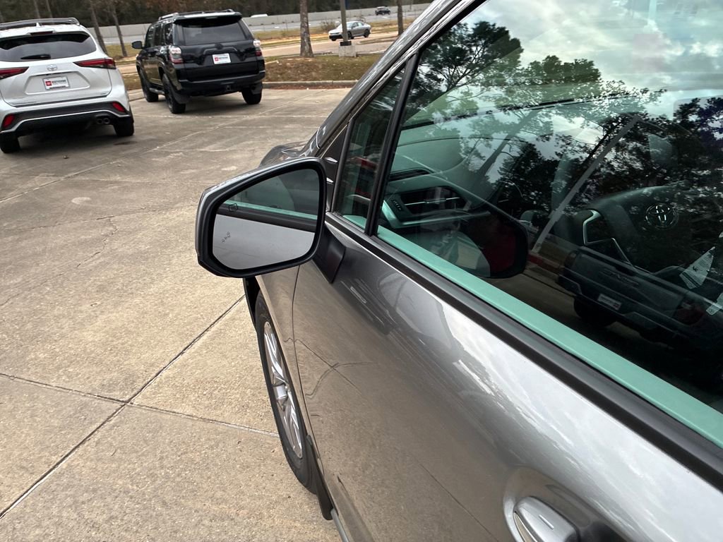 New 2026 Toyota Sienna XLE image 14