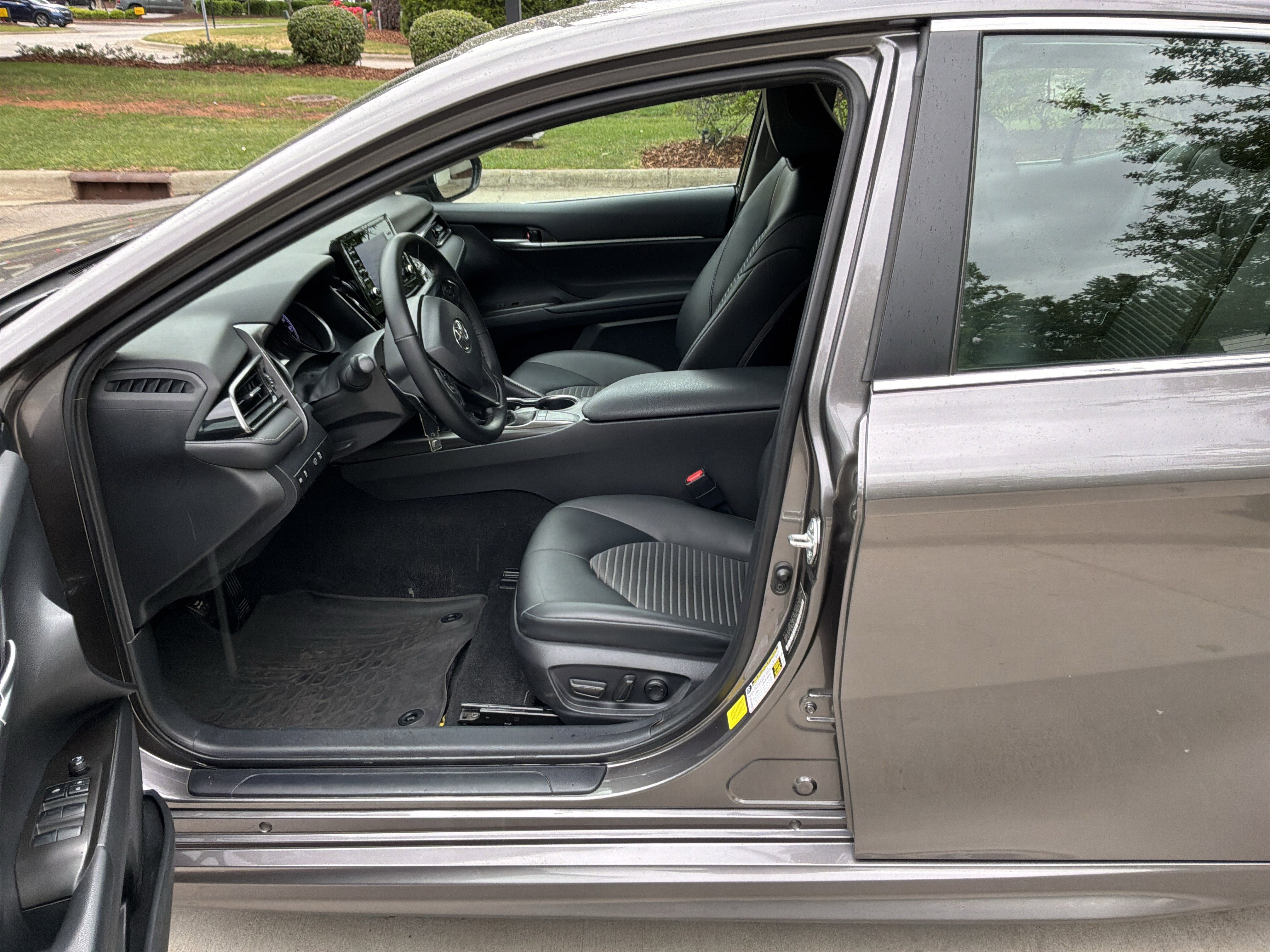 Used 2024 Toyota Camry SE FWD image 16