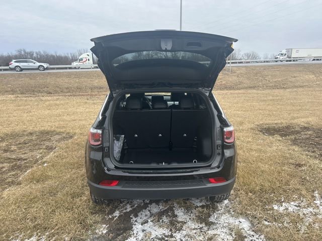 New 2025 Jeep Compass Latitude image 8