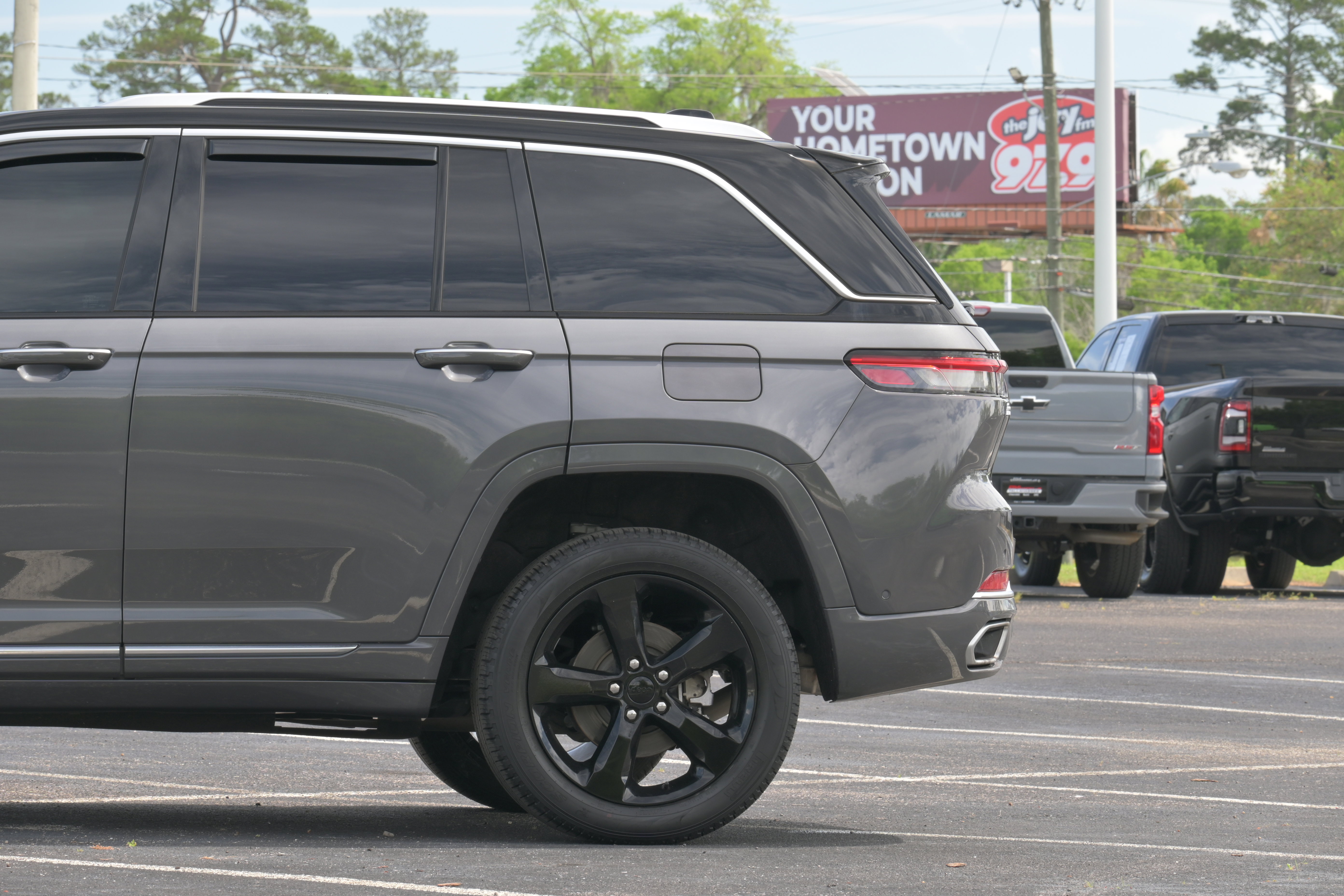 Used 2023 Jeep Grand Cherokee Summit w/ Adv Protech Group IV RWD image 6