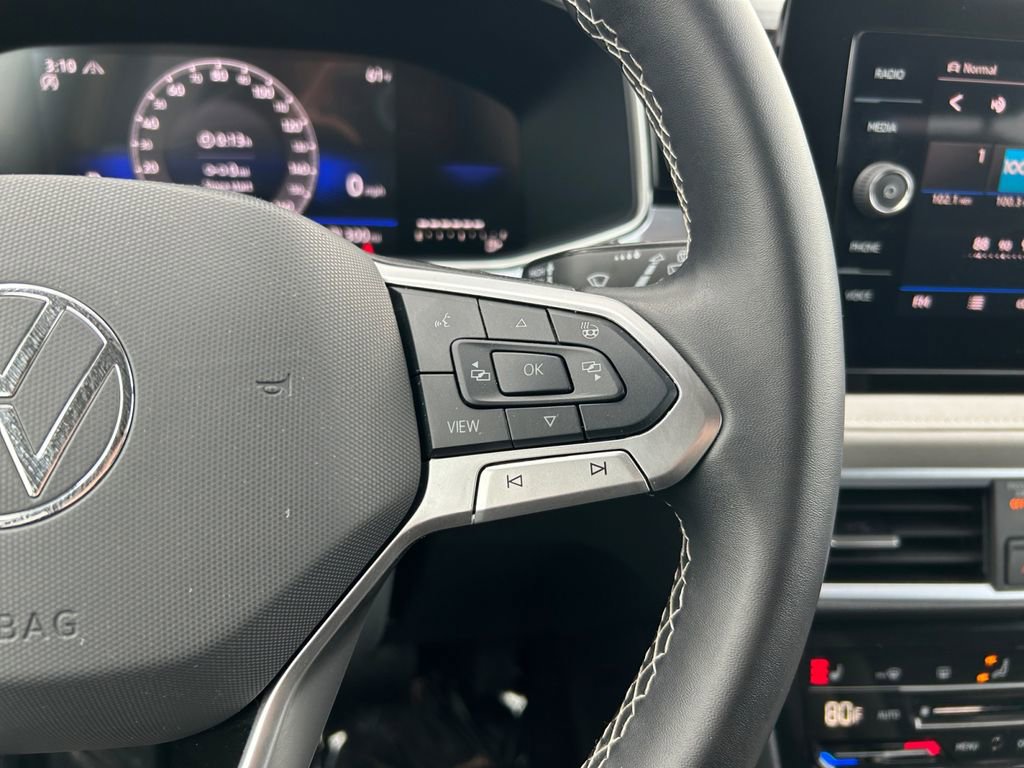 Used 2025 Volkswagen Taos SE AWD/4WD image 16