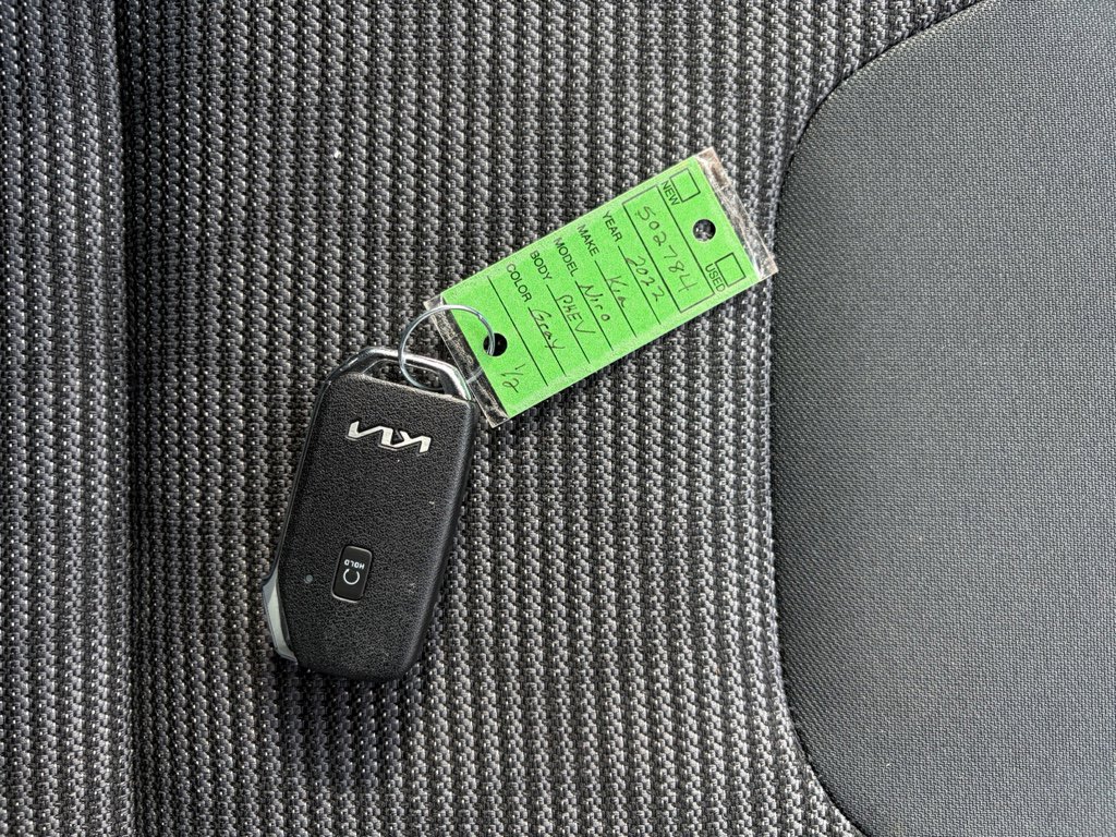 Used 2022 Kia Niro LXS image 22