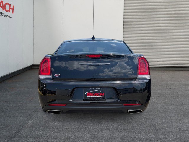 Used 2022 Chrysler 300 Touring L w/ Comfort Group RWD image 14