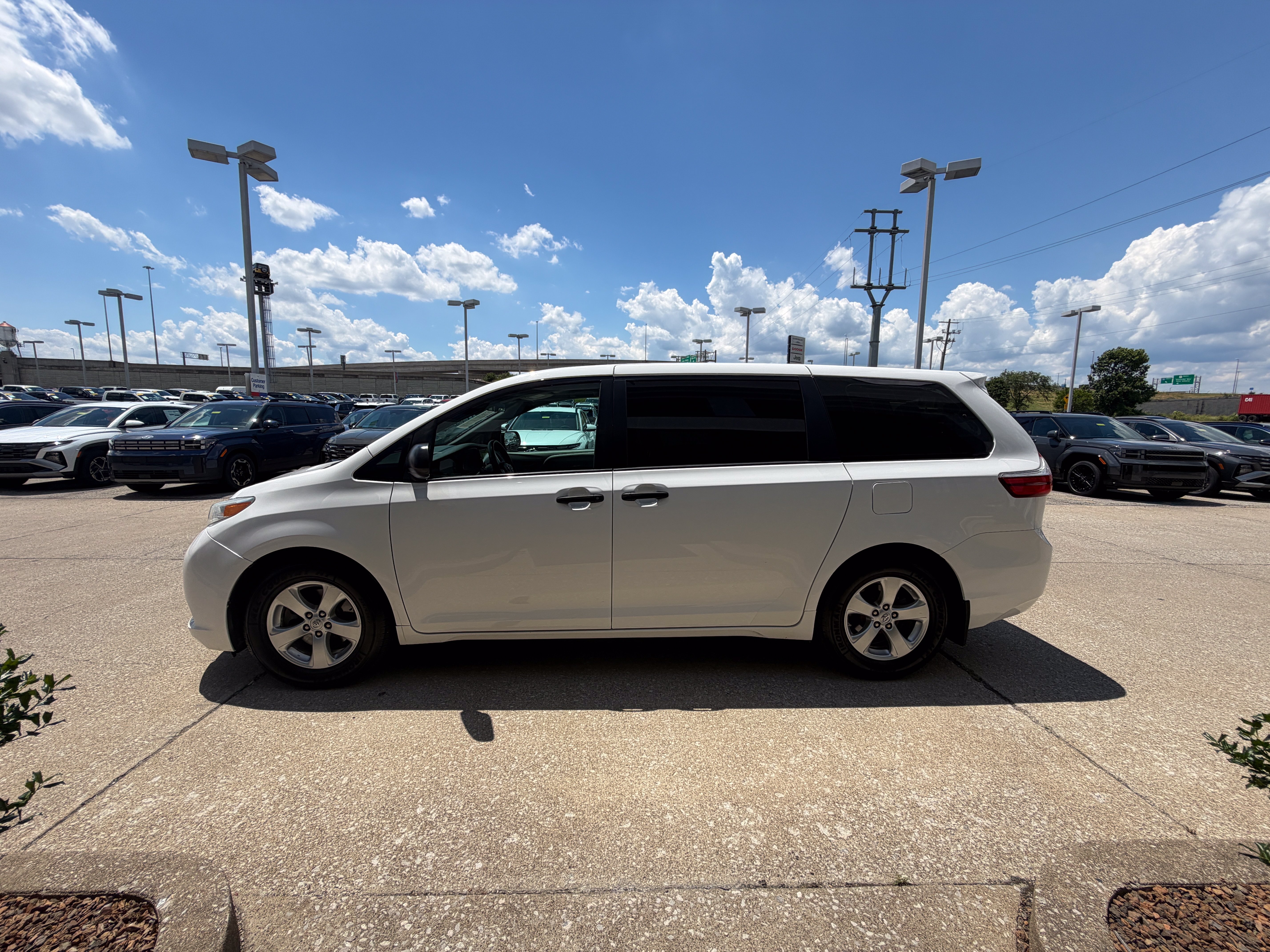 Used 2017 Toyota Sienna L FWD image 14