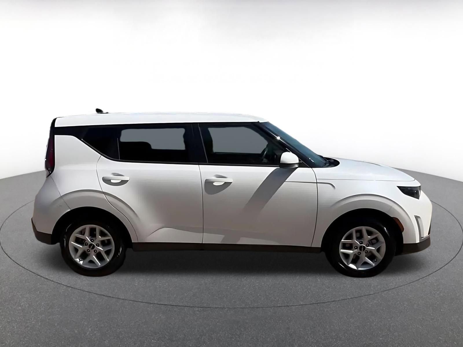 Used 2024 Kia Soul LX w/ Option Group 015 FWD image 15