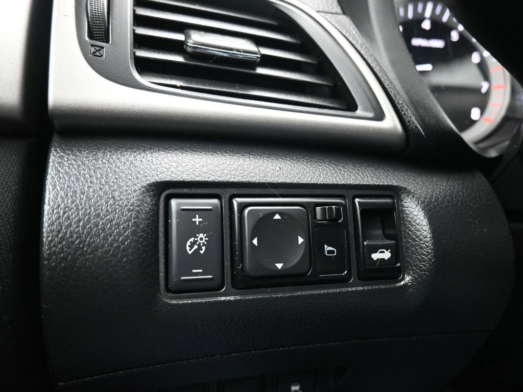 Used 2015 Nissan Sentra SV FWD image 24