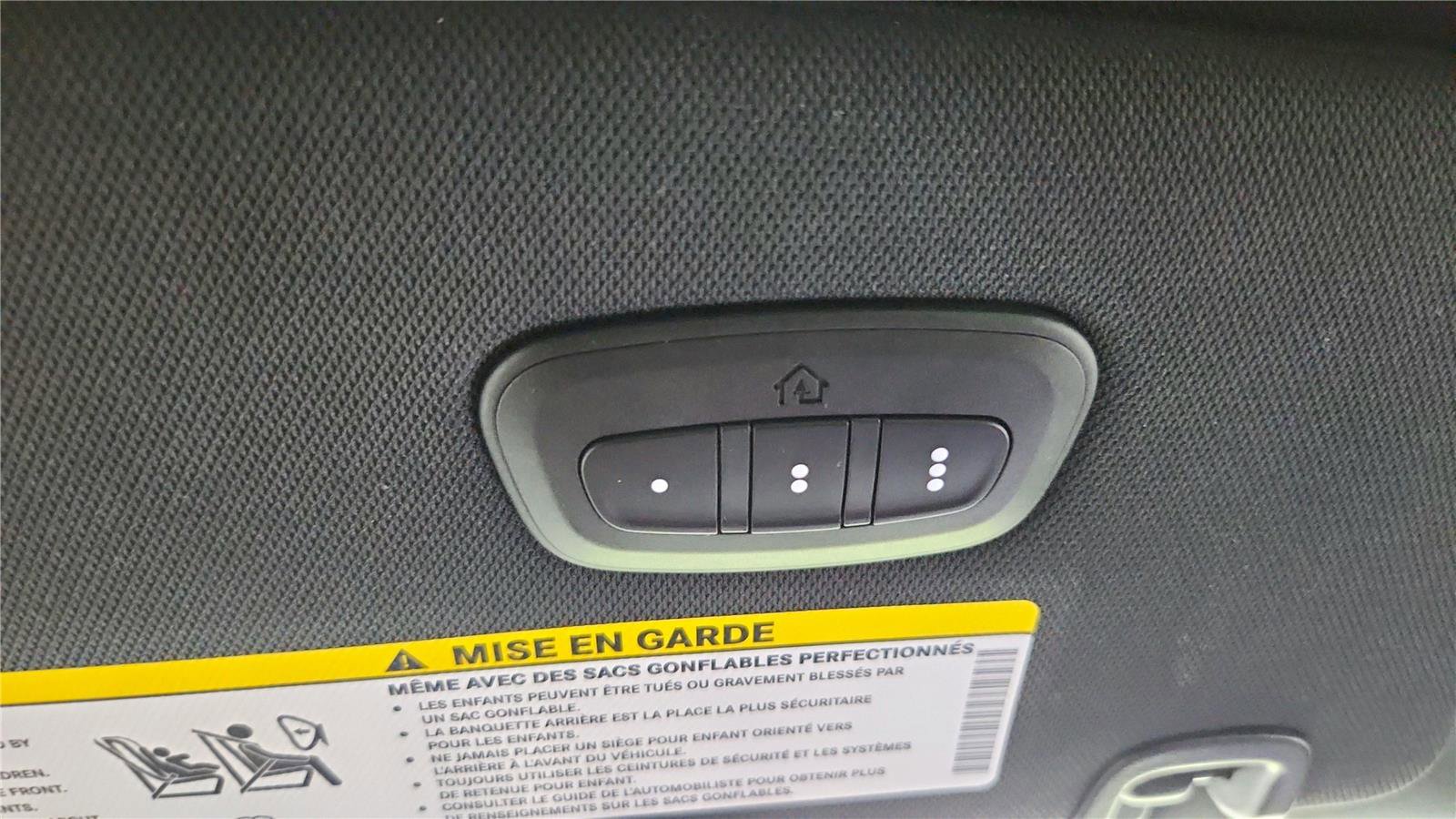 Used 2026 Chrysler Pacifica Limited FWD image 30
