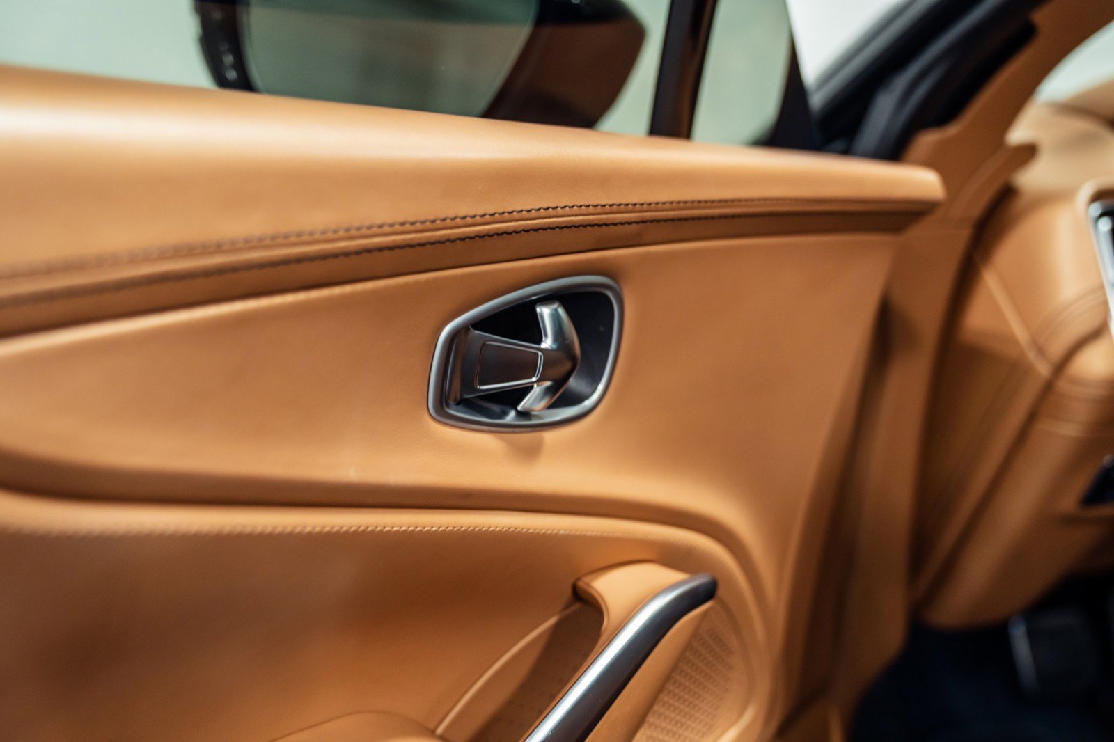 Used 2023 Aston Martin DBX 707 image 17