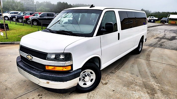 Used 2018 Chevrolet Express 3500 LT w/ LT Preferred Equipment Group RWD image 3