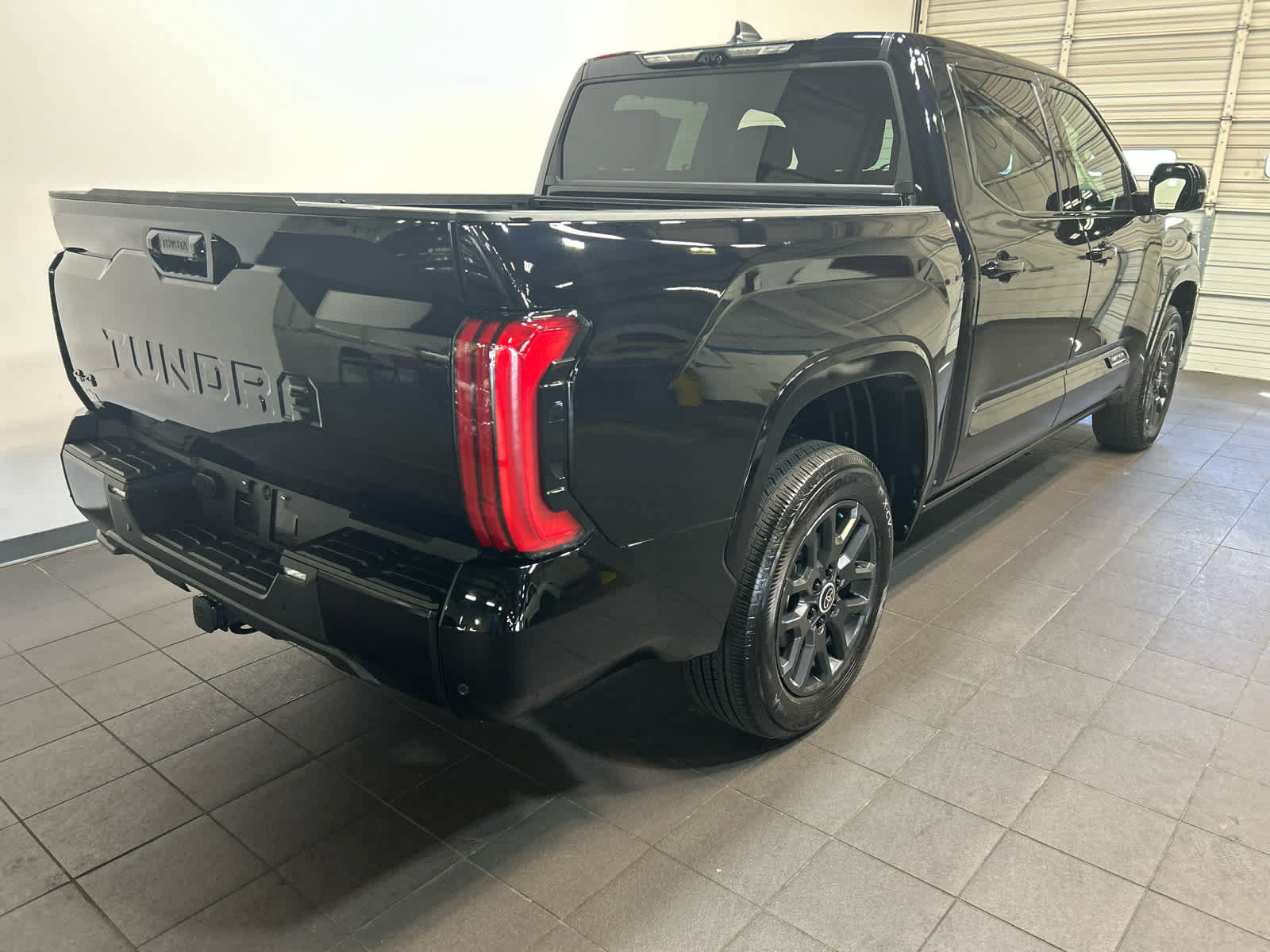 Used 2024 Toyota Tundra Platinum AWD/4WD image 3