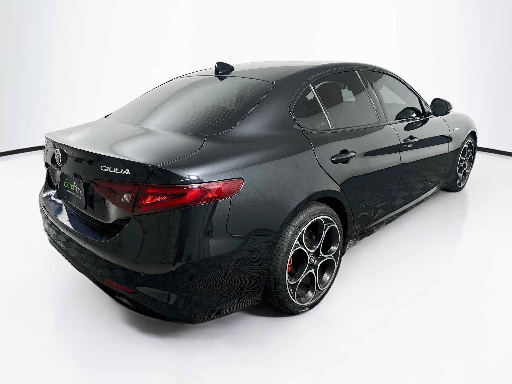 Used 2023 Alfa Romeo Giulia Veloce RWD image 9