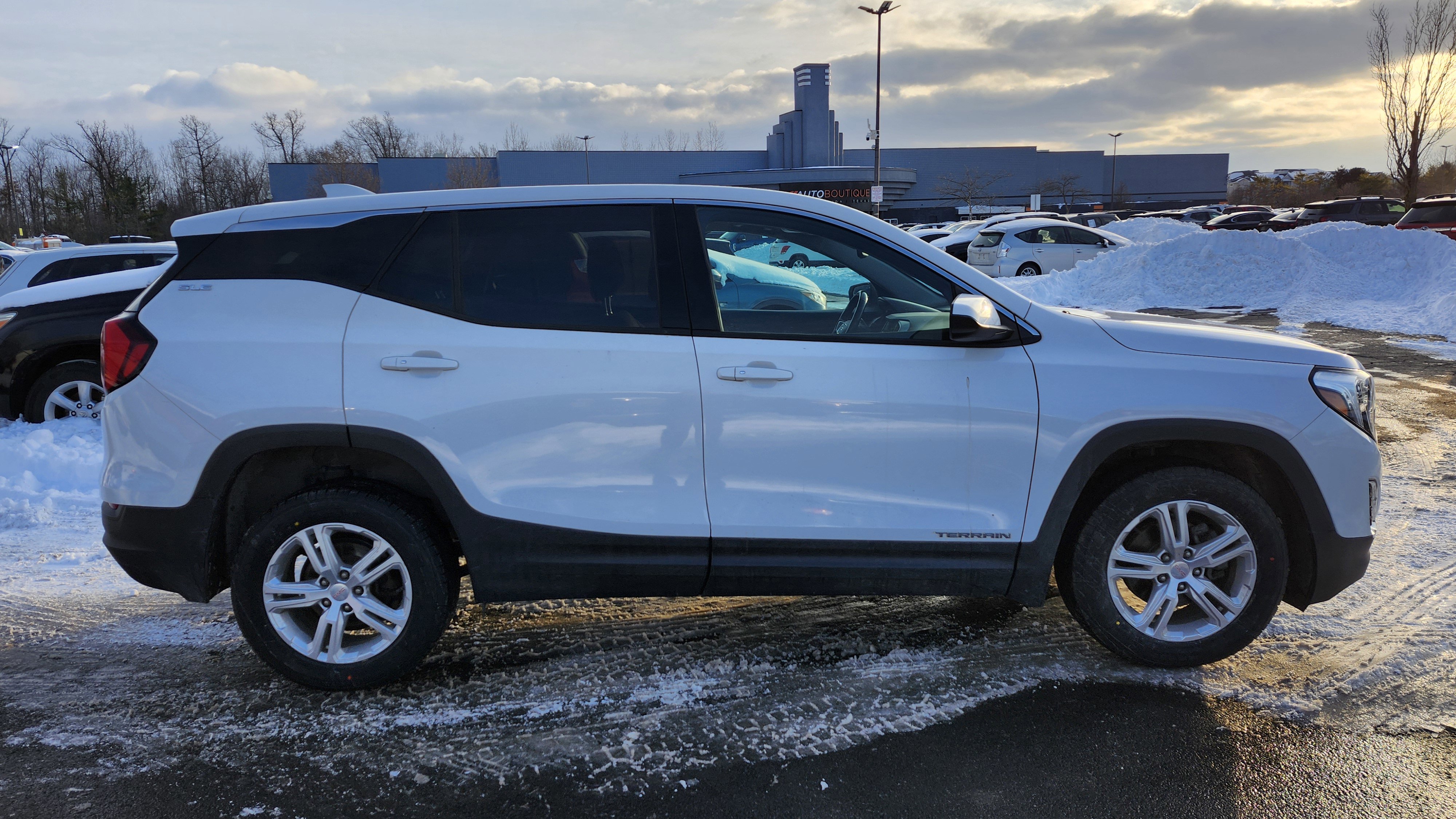 Used 2019 GMC Terrain SLE w/ LPO, Floor Liner Package image 17