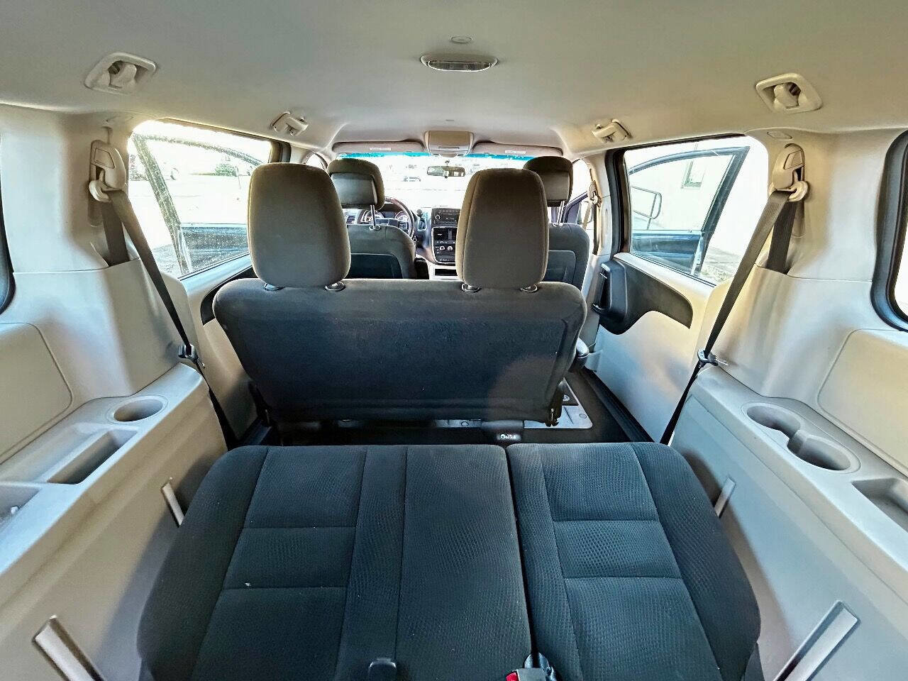 Used 2016 Dodge Grand Caravan image 24