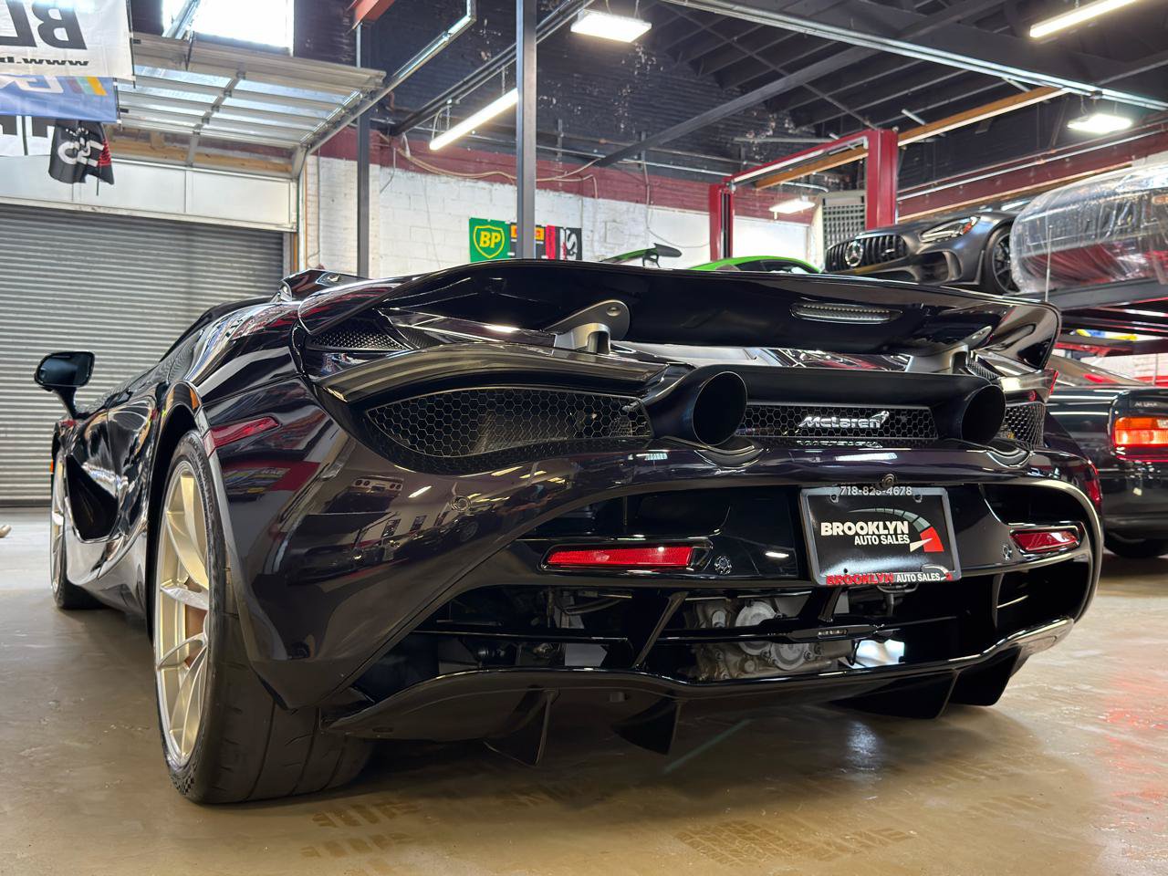 Used 2022 McLaren 720S Performance RWD image 10