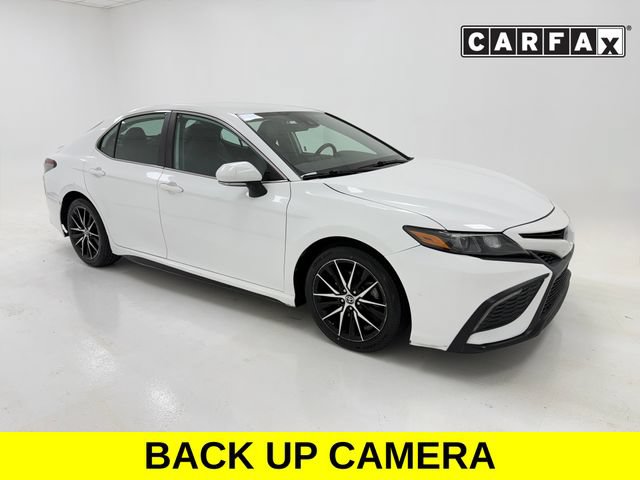 Used 2022 Toyota Camry SE FWD image 1