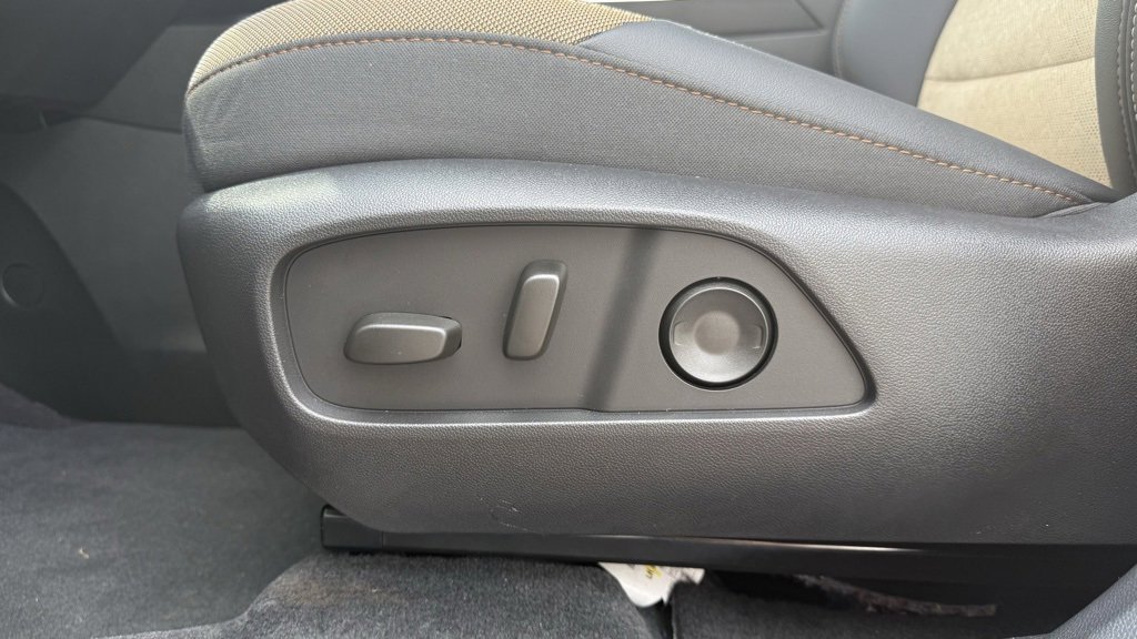 New 2026 Chevrolet Equinox ACTIV w/ Safety and Technology Package image 11