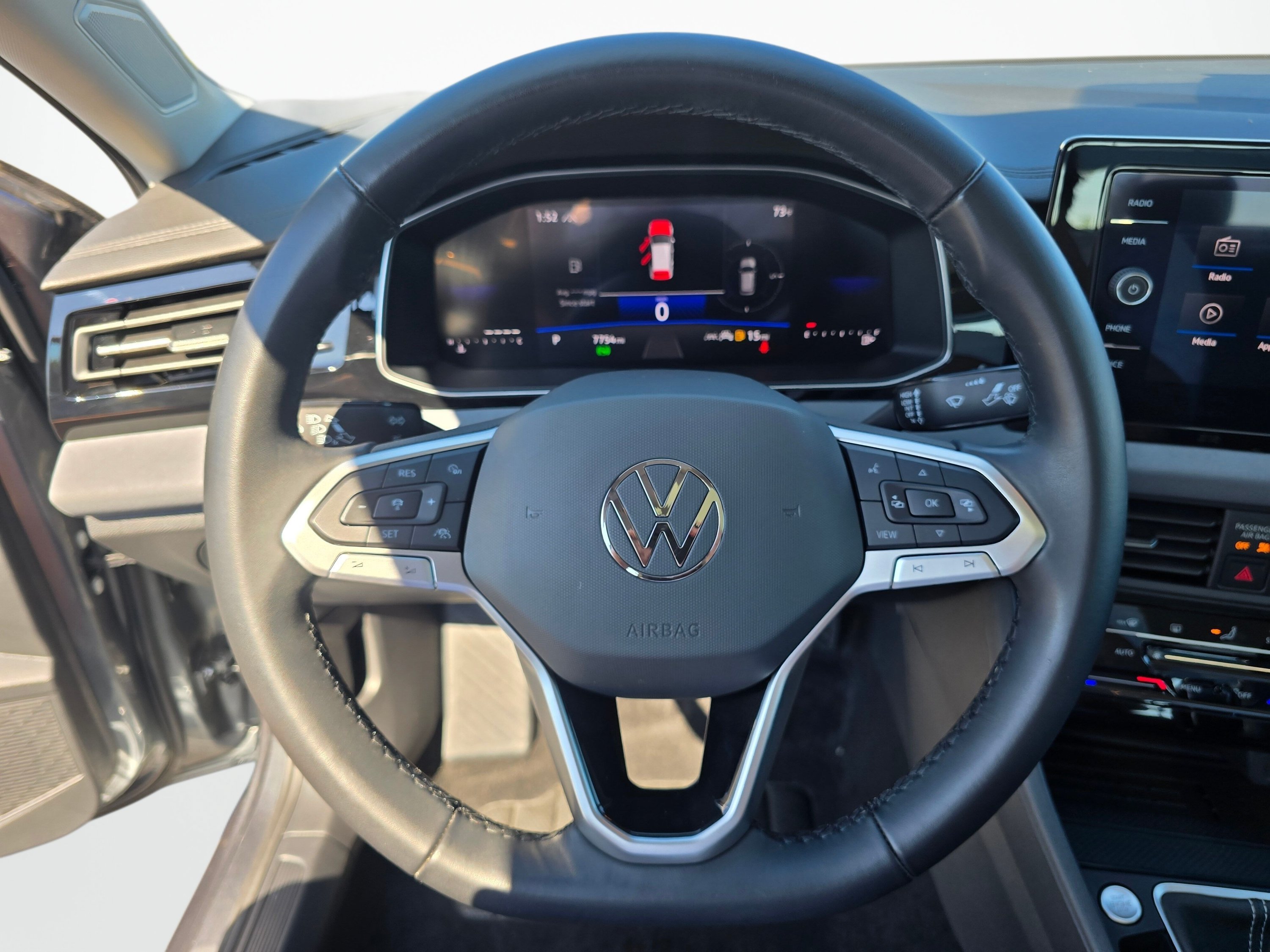 Used 2025 Volkswagen Jetta SE w/ Sunroof Package FWD image 13