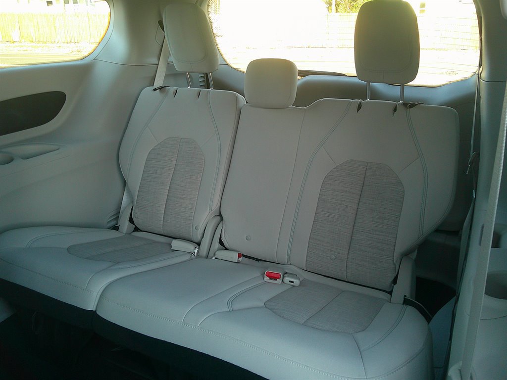 Used 2017 Chrysler Pacifica Touring Plus FWD image 29