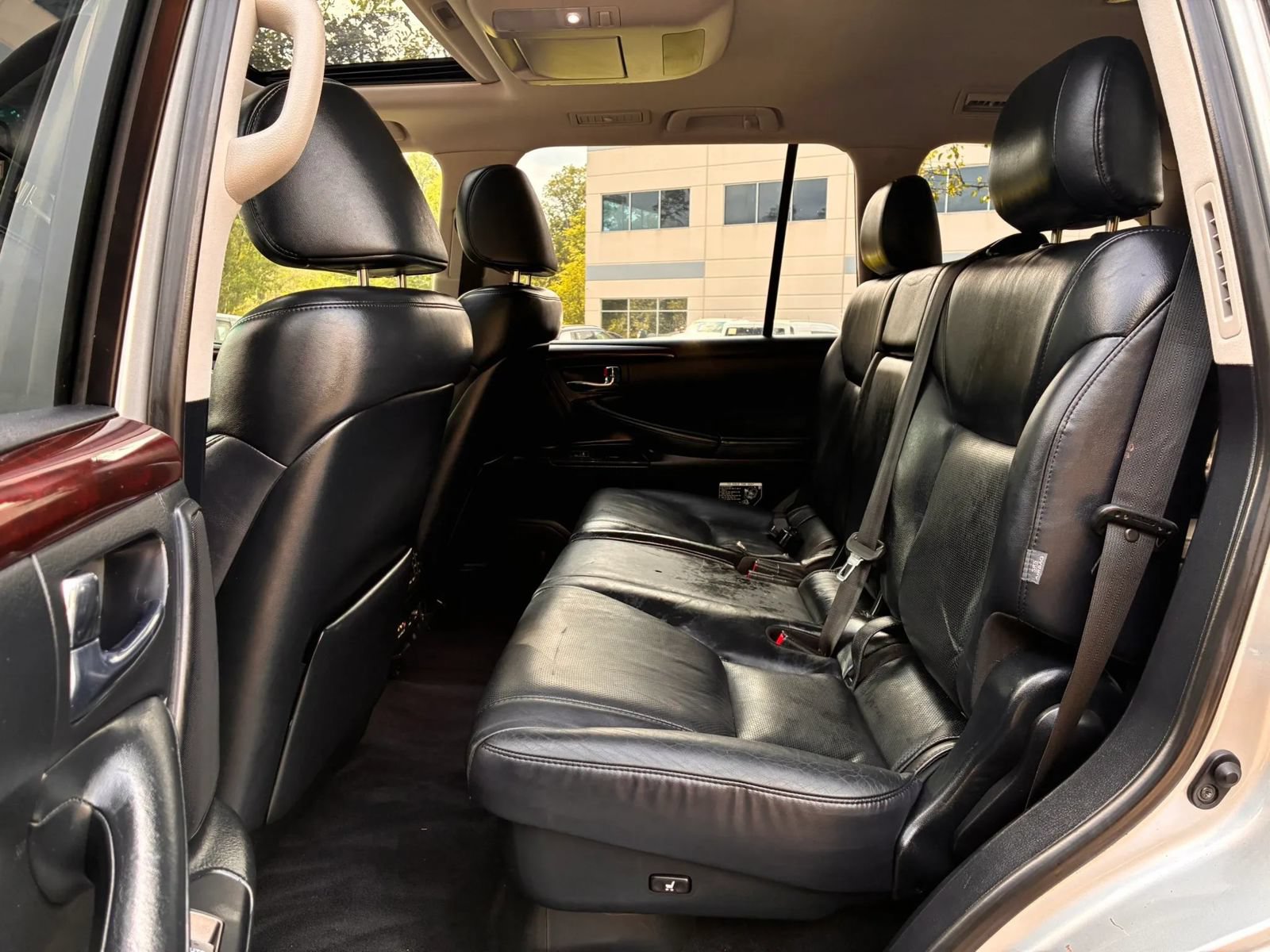 Used 2011 Lexus LX 570 4WD w/ Luxury Pkg image 36