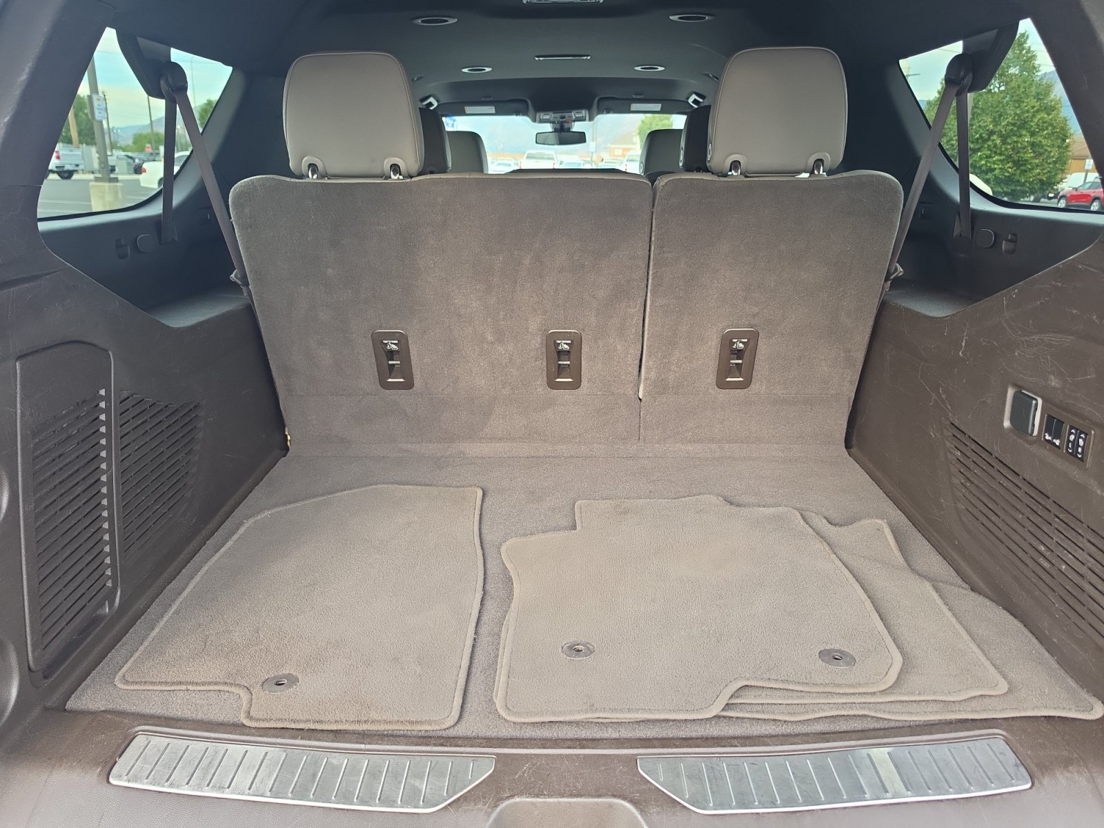 Certified 2022 Chevrolet Suburban Z71 w/ Luxury Package AWD/4WD image 26