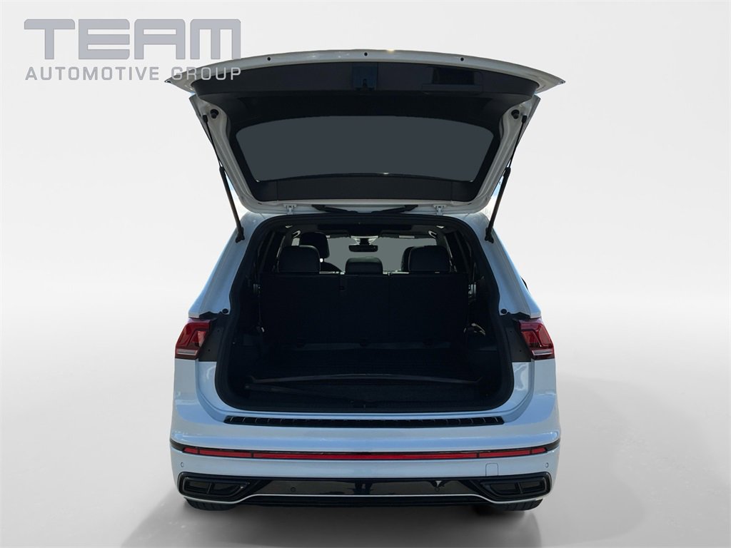 Used 2023 Volkswagen Tiguan SE R-Line image 13