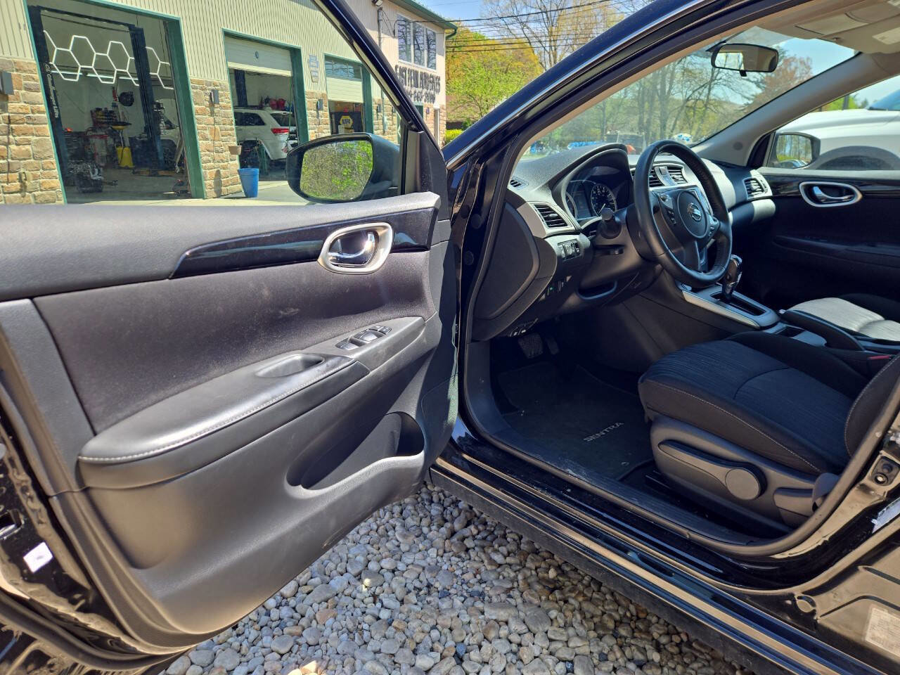 Used 2019 Nissan Sentra SV FWD image 13