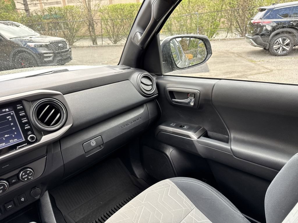 Used 2020 Toyota Tacoma TRD Off-Road w/ Technology Package AWD/4WD image 17