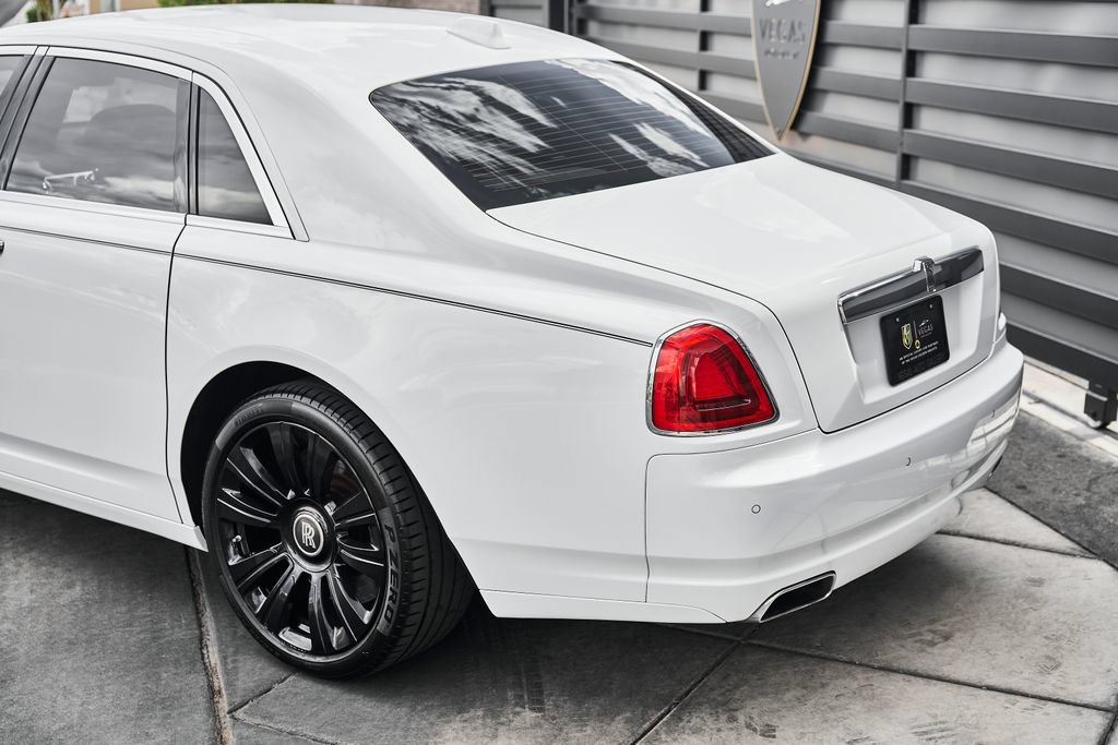 Used 2018 Rolls-Royce Ghost RWD image 11