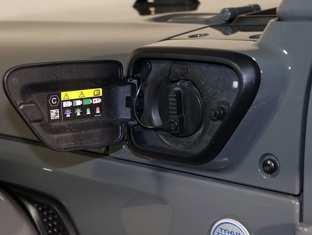 Used 2023 Jeep Wrangler Unlimited Sahara image 12