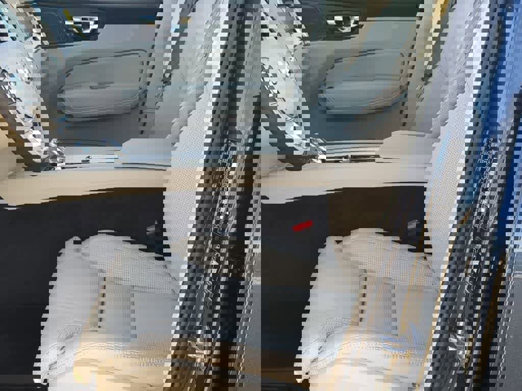 New 2026 Volvo XC60 B5 Ultra w/ Protection Package Premier image 15