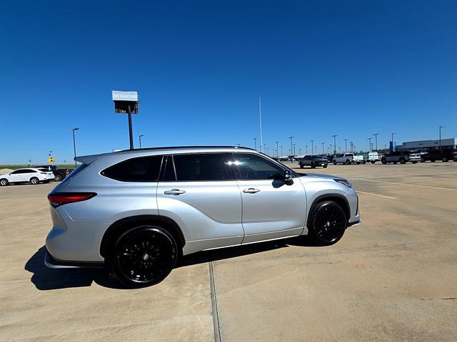 Used 2023 Toyota Highlander XSE FWD image 5