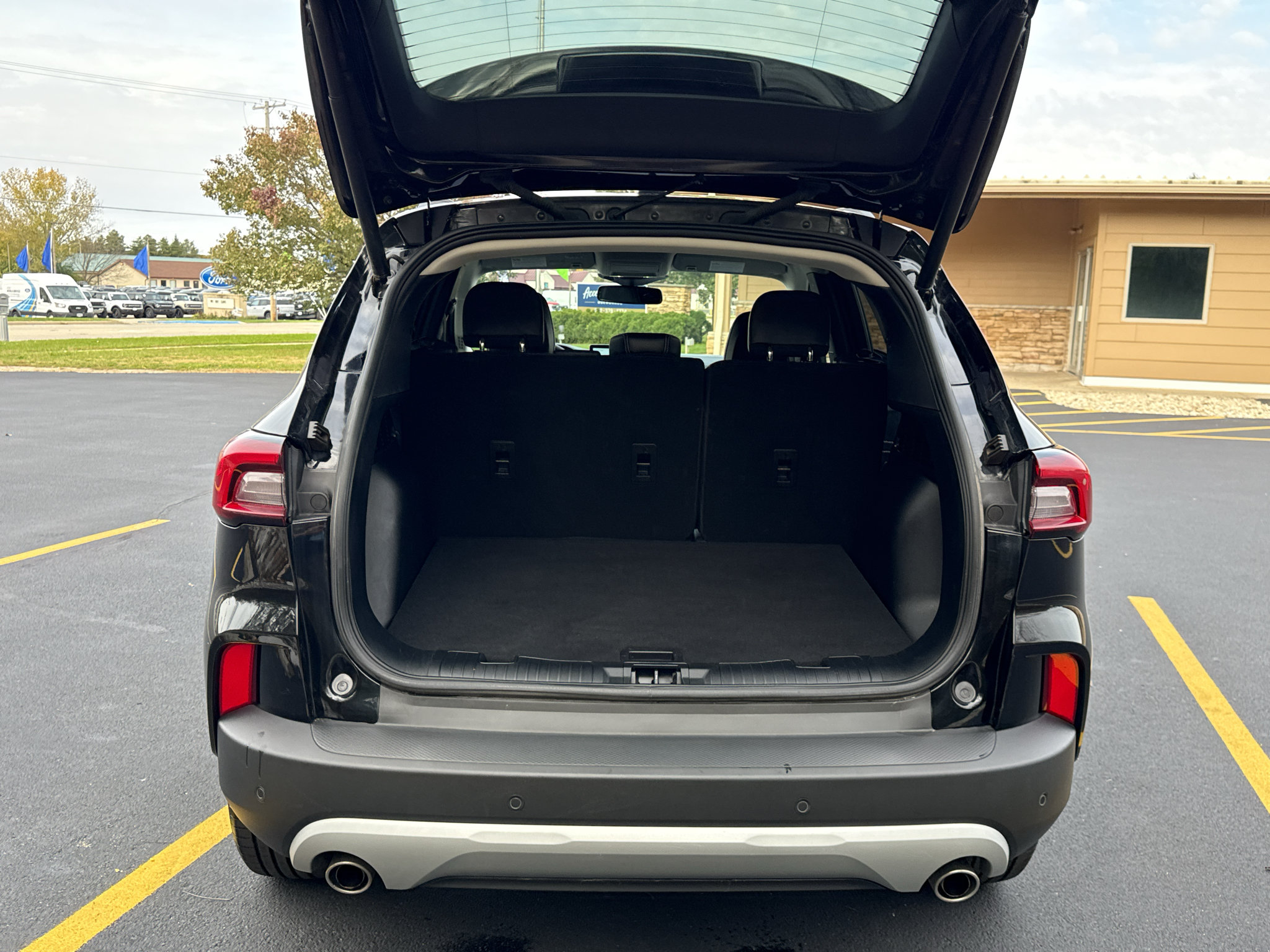 Used 2025 Ford Escape Platinum AWD/4WD image 37