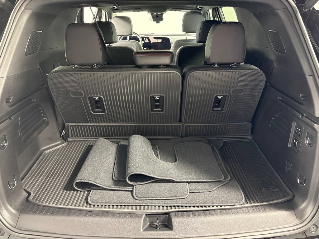 Used 2024 Chevrolet Traverse RS w/ LPO, Floor Liner Package AWD/4WD image 23