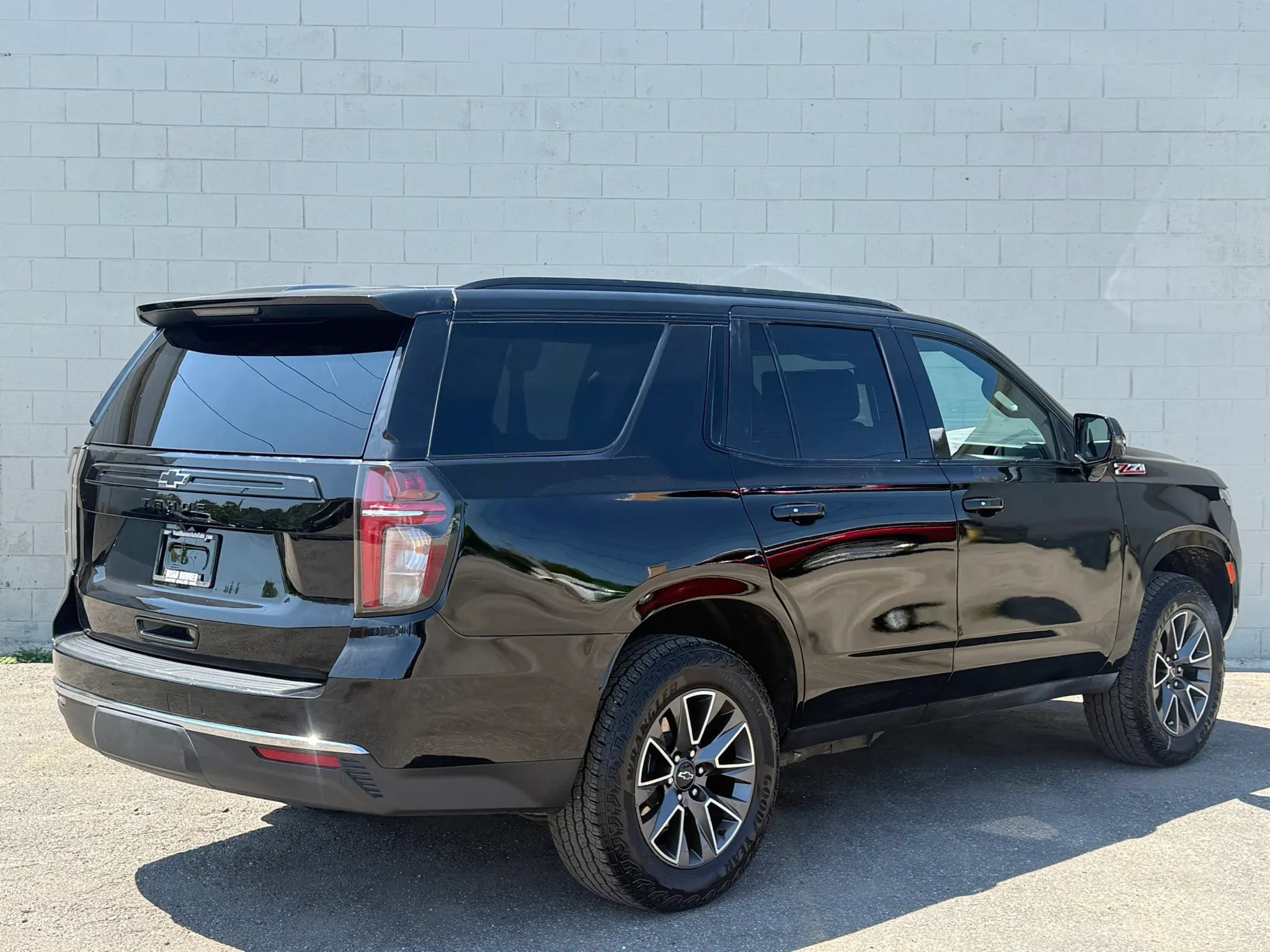 Used 2024 Chevrolet Tahoe Z71 w/ Luxury Package AWD/4WD image 9