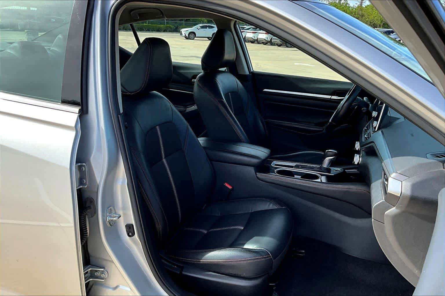 Used 2024 Nissan Altima 2.5 SR image 9