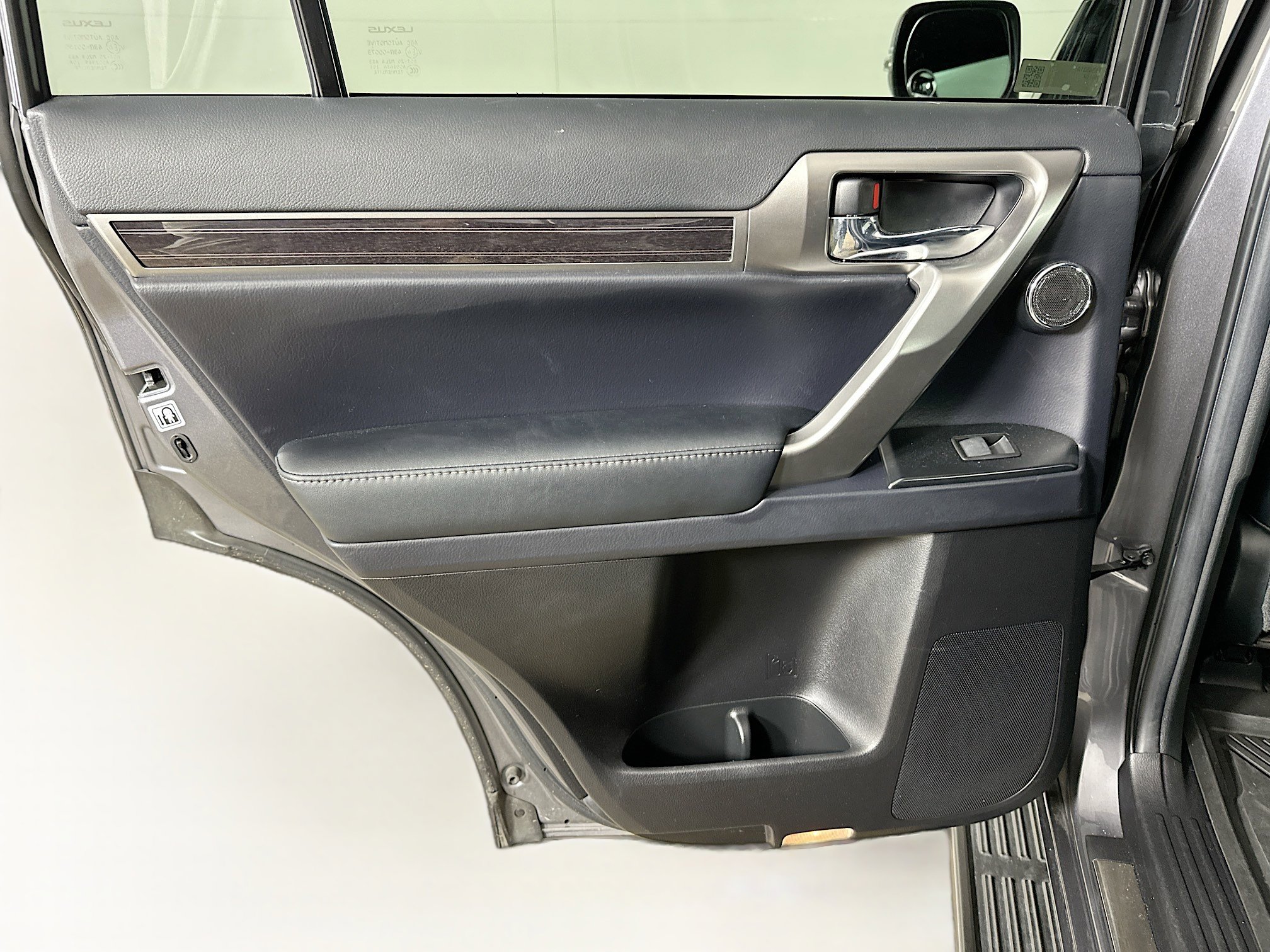 Used 2023 Lexus GX 460 Luxury w/ Sport Design Package image 28