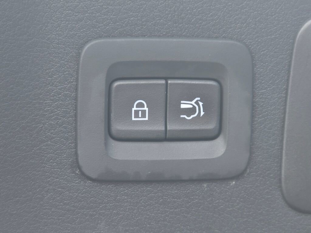 Used 2025 MAZDA CX-70 3.3 Turbo w/ Preferred Package image 17