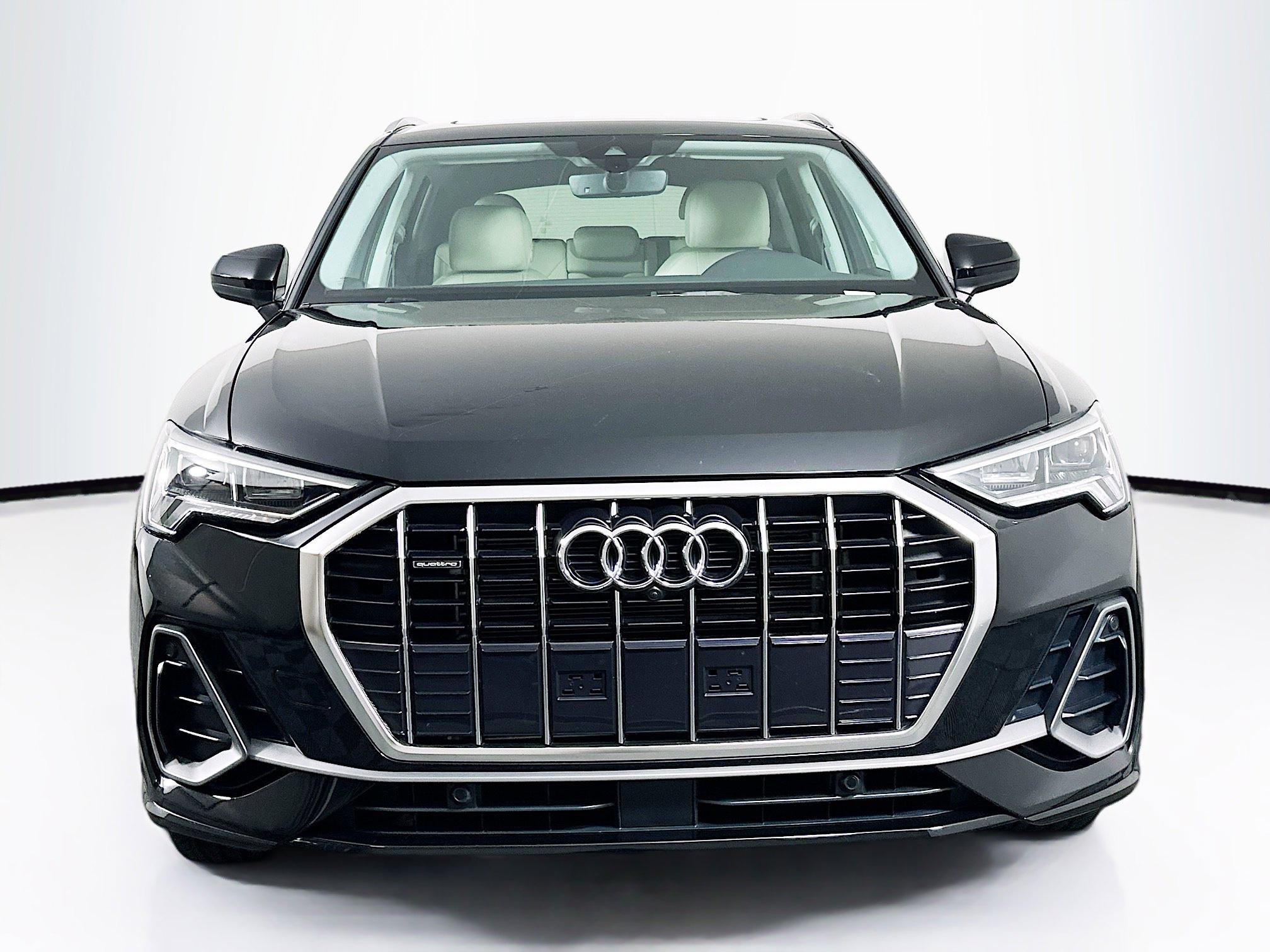 Used 2024 Audi Q3 2.0T Premium Plus w/ Premium Plus Package AWD/4WD image 2
