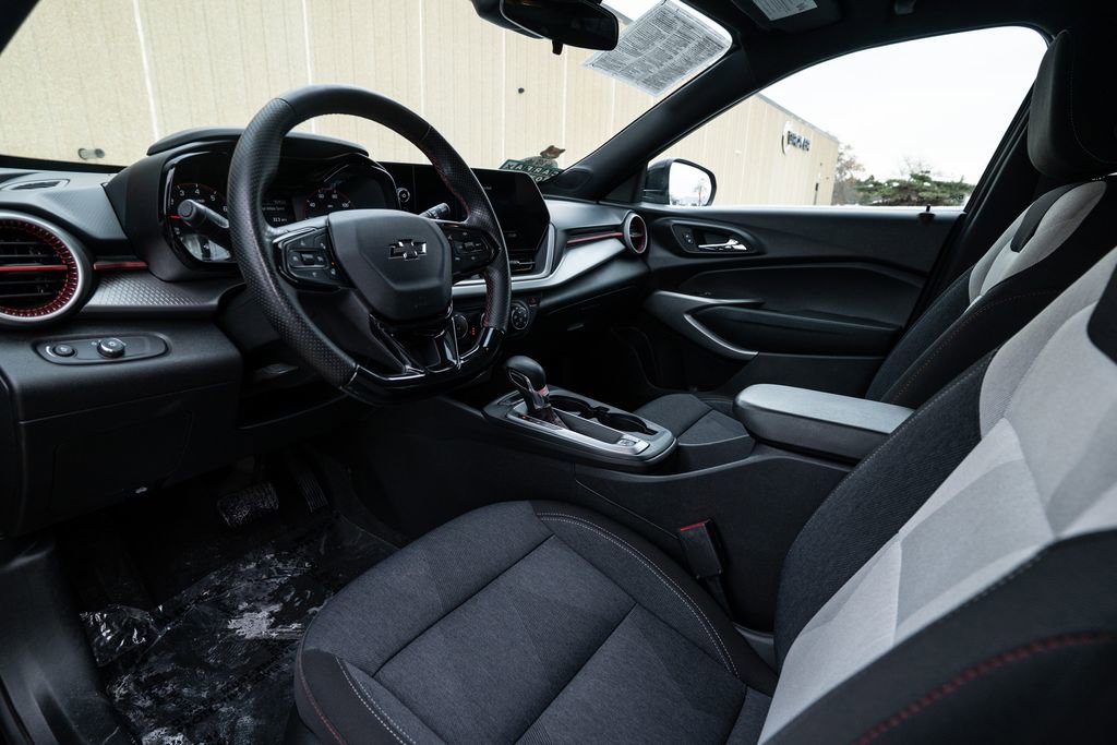 Used 2024 Chevrolet Trax RS w/ Sunroof Package image 13