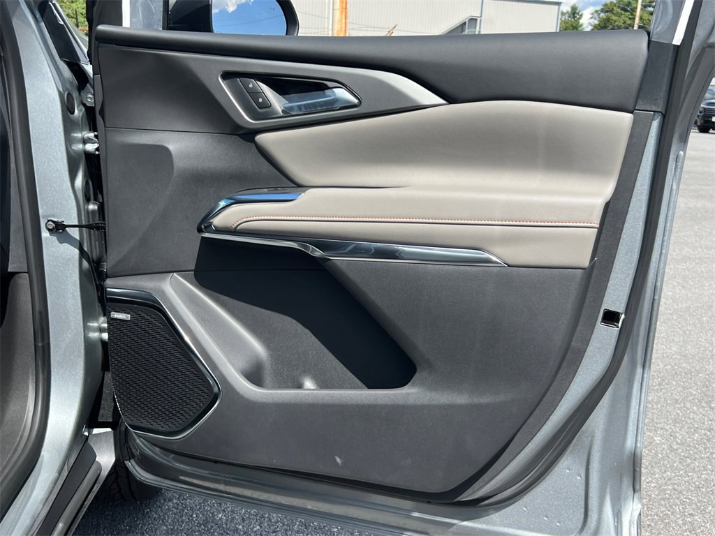 New 2026 Chevrolet Traverse LT w/ Enhanced Driving Package image 7