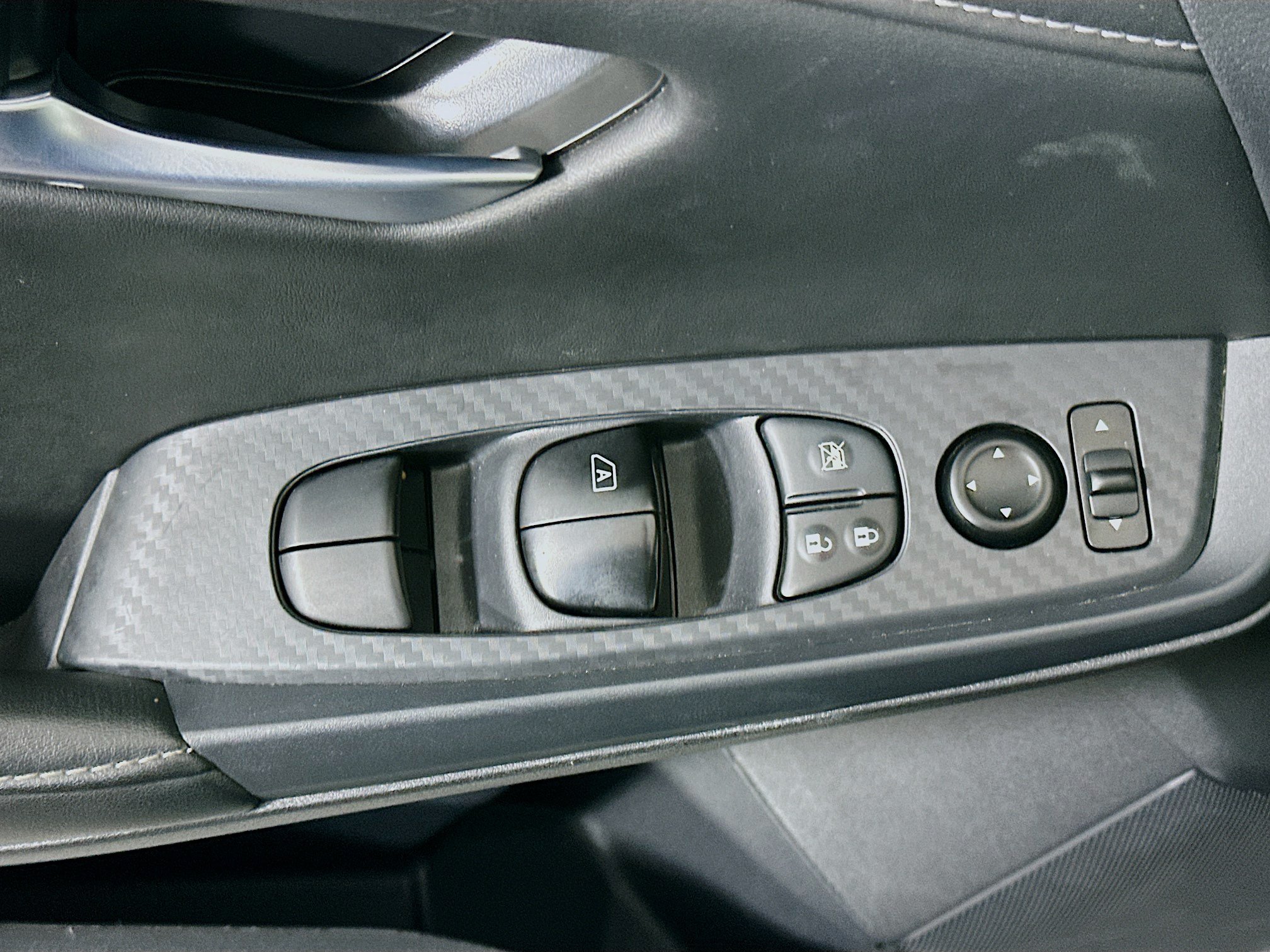 Used 2025 Nissan Sentra SV FWD image 15