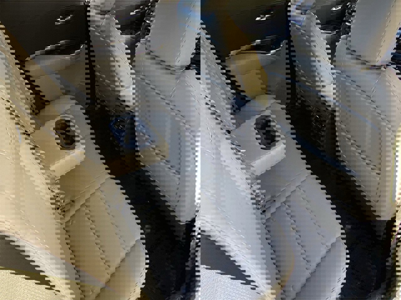 Used 2021 Cadillac XT4 Luxury w/ Cold Weather Package image 15