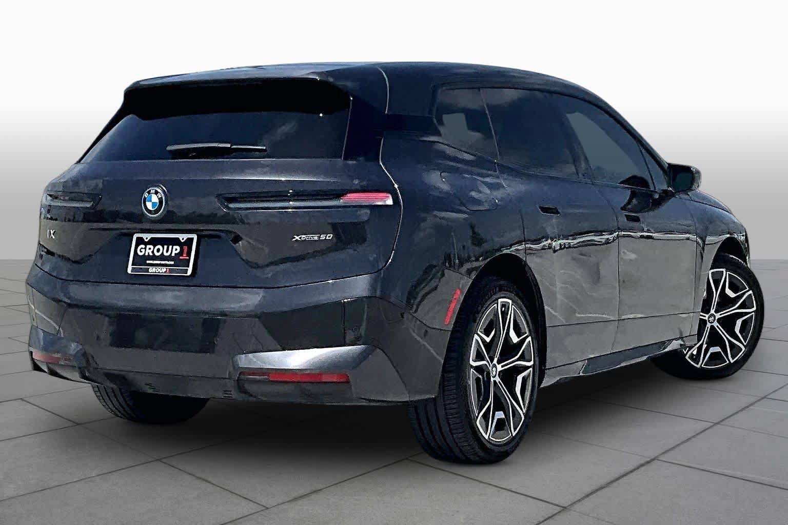 Used 2024 BMW iX xDrive50 w/ Sport Package AWD/4WD image 12