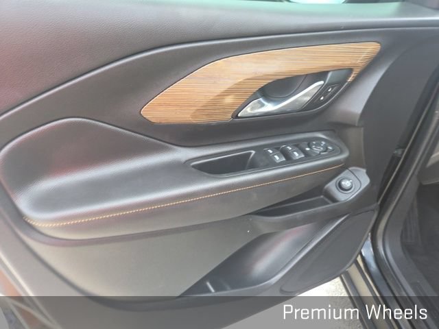 Used 2021 GMC Terrain SLE w/ Driver Convenience Package FWD image 9
